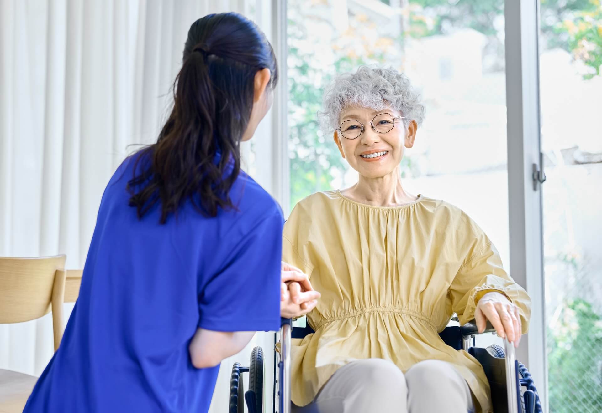 【東京都新宿区】土日祝日休み＆日勤のみで時給1900円～♪ホスピス住宅型有料老人ホームで働きませんか？